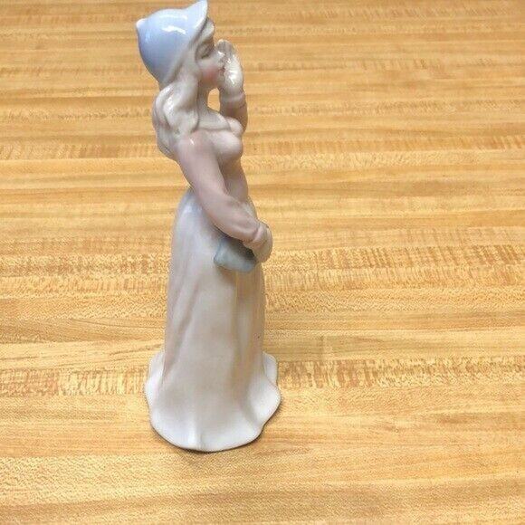 School girl long skirt carrying book glazed porcelain figurine home decor - Picture 4 of 6